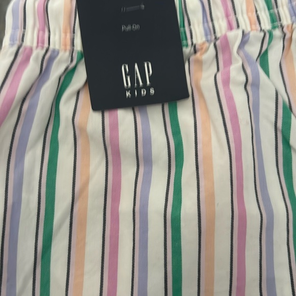 The gap girls size 6-7 size small cotton shorts 3 for $35 ⭐️ - Picture 4 of 5